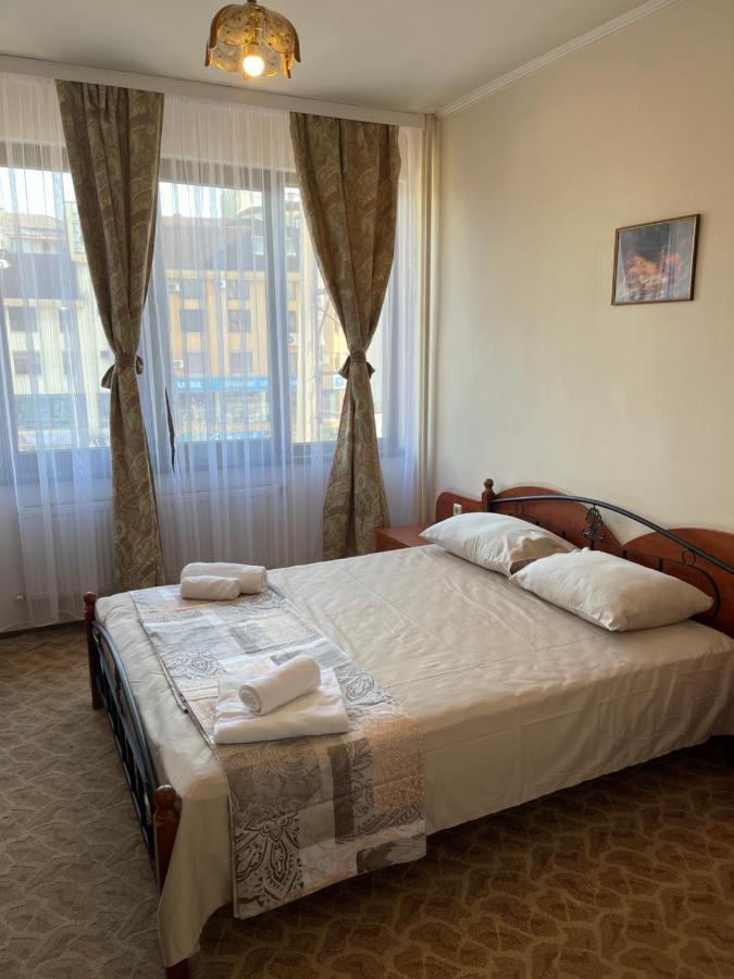 Хотел Сокол Plovdiv Bagian luar foto